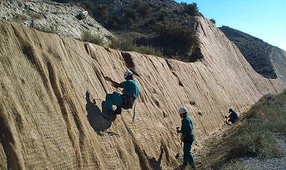 Organic blankets for use in Erosion Control Organic blankets for use in Erosion Control