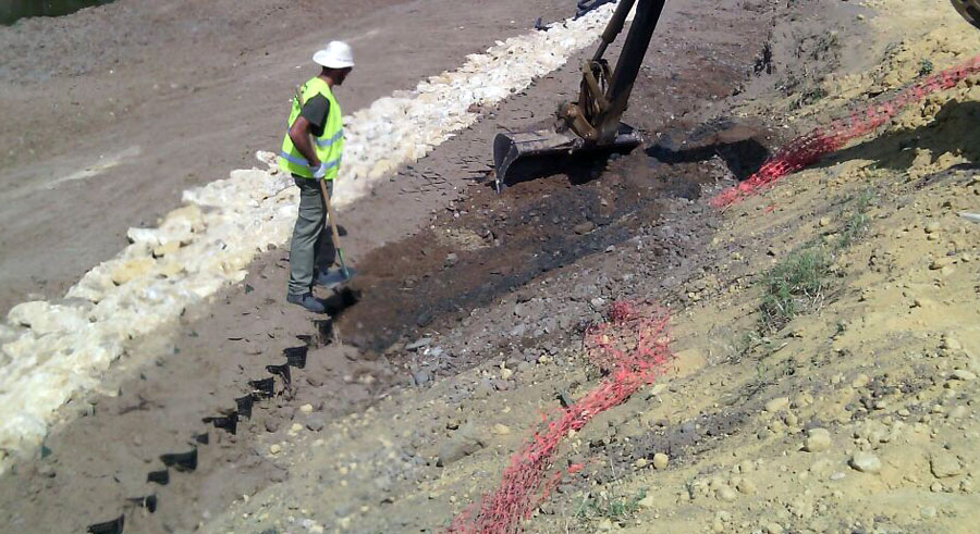 Geoceldas en la construcción de muros contención